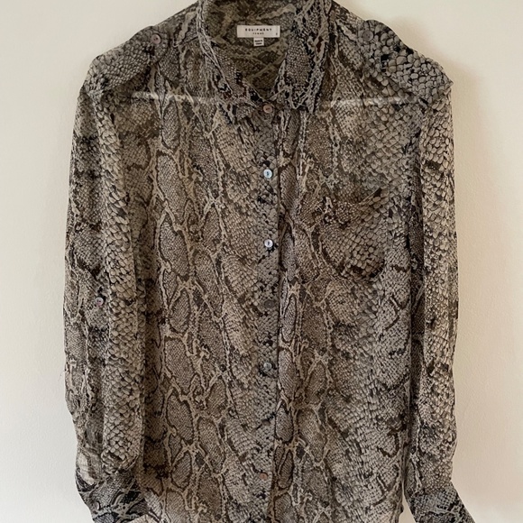 Equipment - Beige Snake Print 100% Silk Long Sleeve Button-up Blouse, Size S - Picture 4 of 4